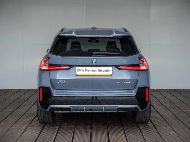 BMW X1 xDrive25e 2025 Hybride Benzine 5