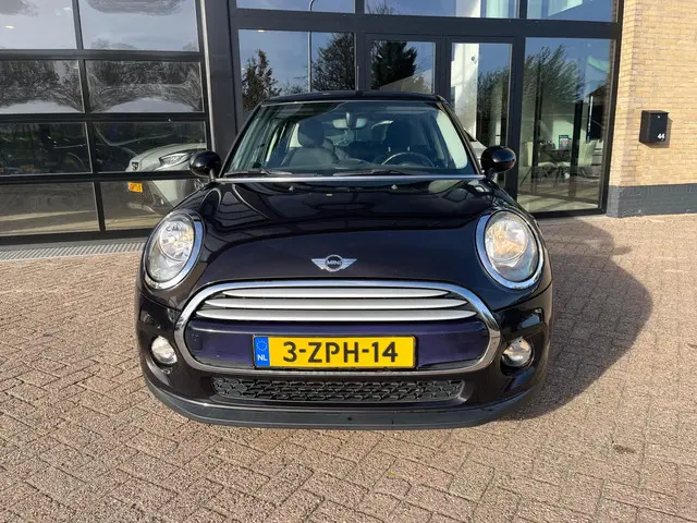 MINI Cooper Mini 1.5 Business, Navi, Airco,Btw 2015 Benzine 8
