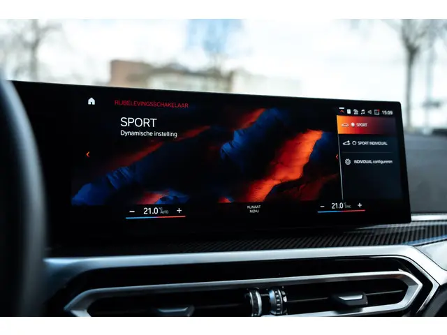 BMW 3 Serie Touring 320i High Executive 2023 Benzine 50