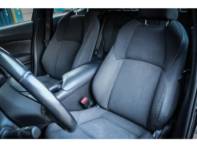 Toyota C-HR 1.8 Hybrid Dynamic 2016 Hybride Benzine 12