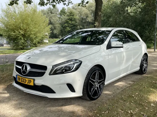 Mercedes-Benz A-Klasse 180 Ambition 2016 Benzine 2