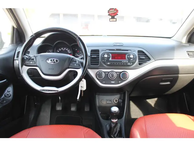Kia Picanto 1.0 CVVT Design Edition 2013 Benzine 11