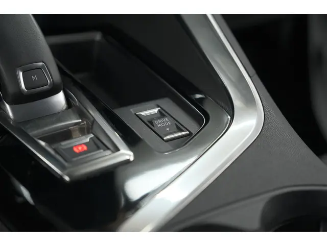 Peugeot 3008 PureTech 130 EAT8 Allure 2022 Benzine 44