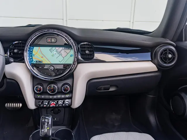 MINI Cooper Cabrio Aut. 2022 Benzine 11