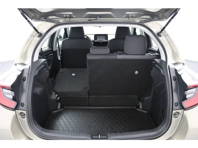 Toyota Yaris 1.5 Hybrid Dynamic 2022 Hybride Benzine 24