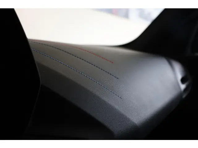 BMW 1 Serie 120 2025 Benzine 18