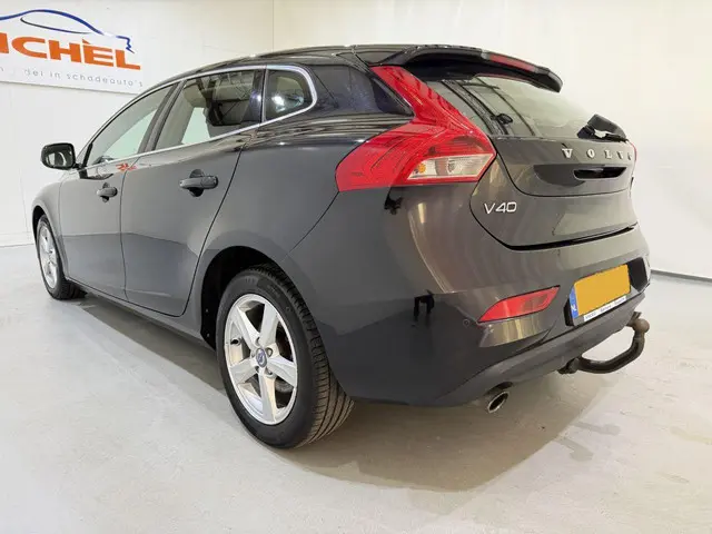 Volvo V40 V-40 1.6 T2 Momentum Navi 2014 Benzine 4