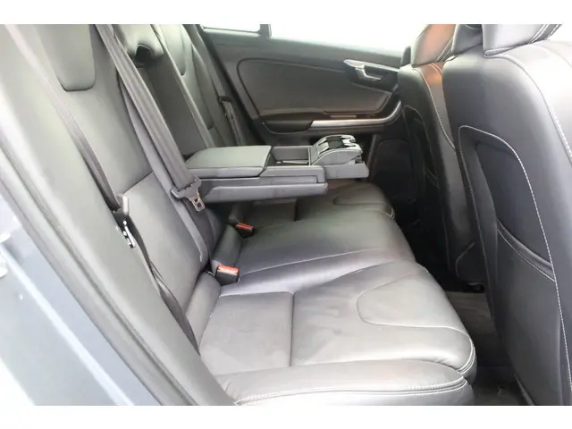 Volvo V60 2.4 D6 Twin Engine Summum 2015 Hybride Diesel 11