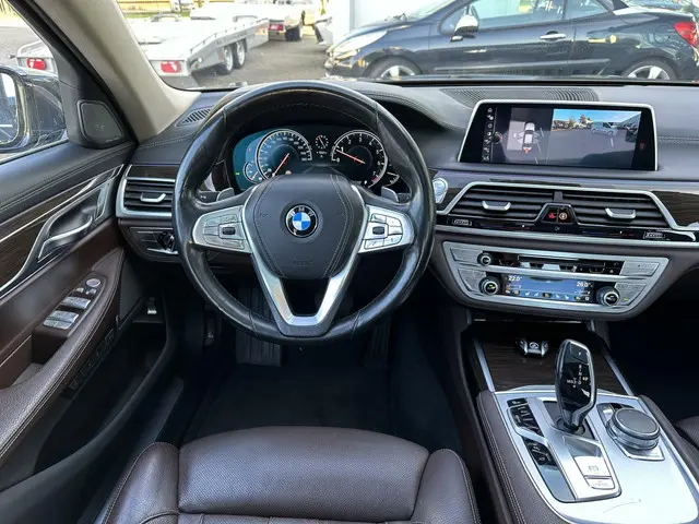 BMW 7 Serie 750i xDrive High Executive 2016 Benzine 41