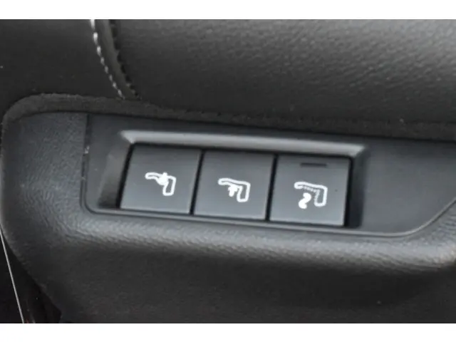 Citroën C4 Puretech EAT8 Shine 2021 Benzine 25