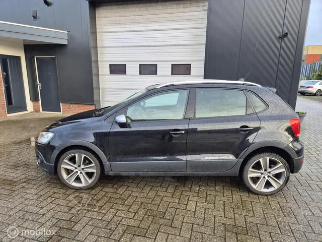 Volkswagen Polo 1.2 TSI Cross 2013 Benzine 2