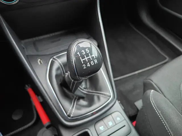 Ford Fiesta 1.0 EcoBoost Hybrid Titanium 2023 Benzine 16