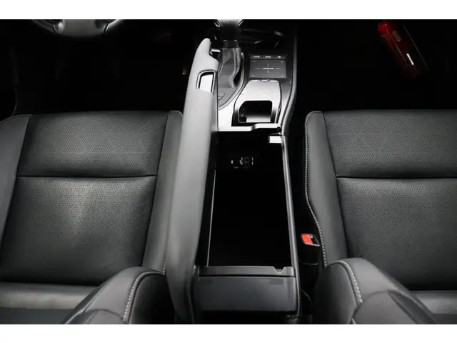 Lexus UX 250h Luxury Line 2022 Hybride Benzine 31