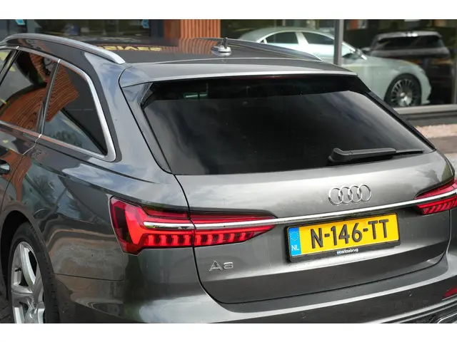 Audi A6 Avant 40 TFSI S edition 2022 Benzine 12
