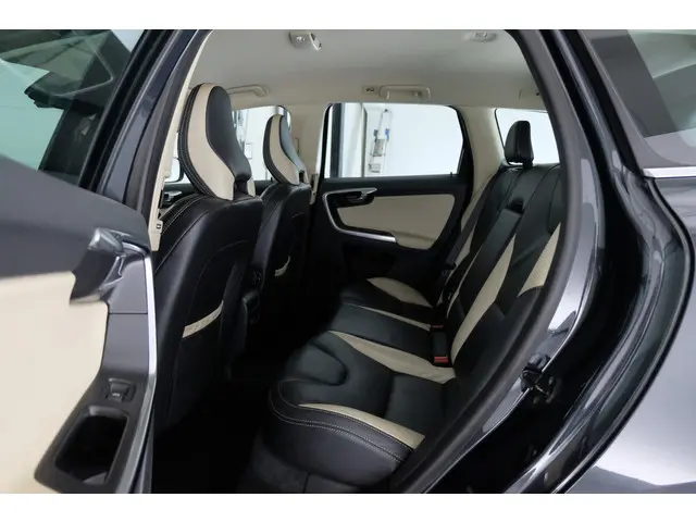 Volvo XC60 3.2 AWD R-Design 2012 Benzine 5