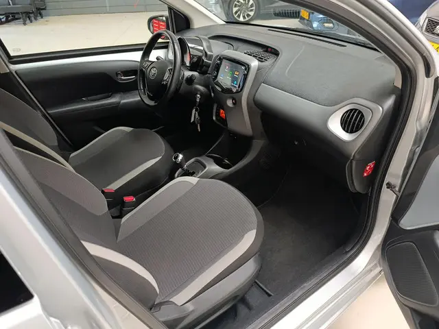 Toyota Aygo 1.0 VVT-i x-joy 2021 Benzine 16