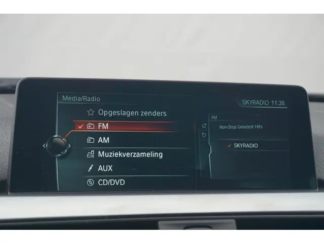 BMW 3 Serie Touring 320i 2017 Benzine 22