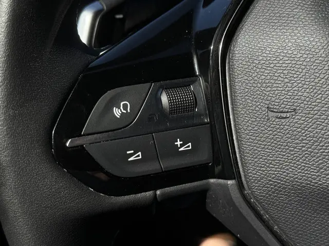 Peugeot 2008 1.2 Allure Automaat 2023 Benzine 31