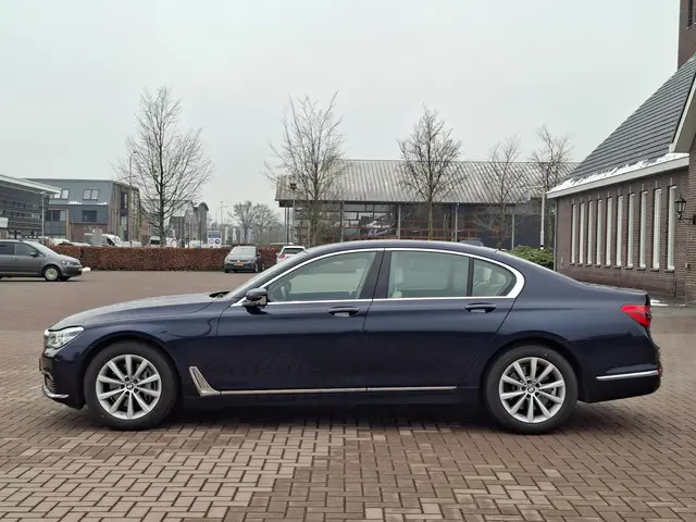 BMW 7 Serie 740i High Executive 2017 Benzine 3