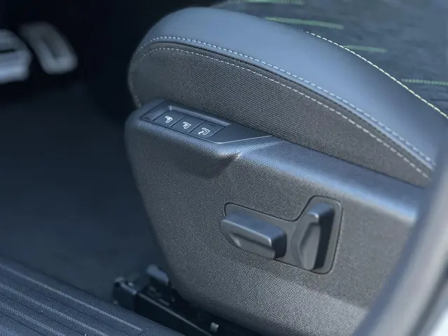 Peugeot 2008 1.2 Hybrid 145 GT 2026 Hybride Benzine 11