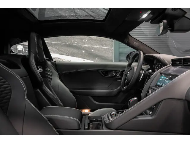 Jaguar F-Type P575 AWD R 75 2023 Benzine 19