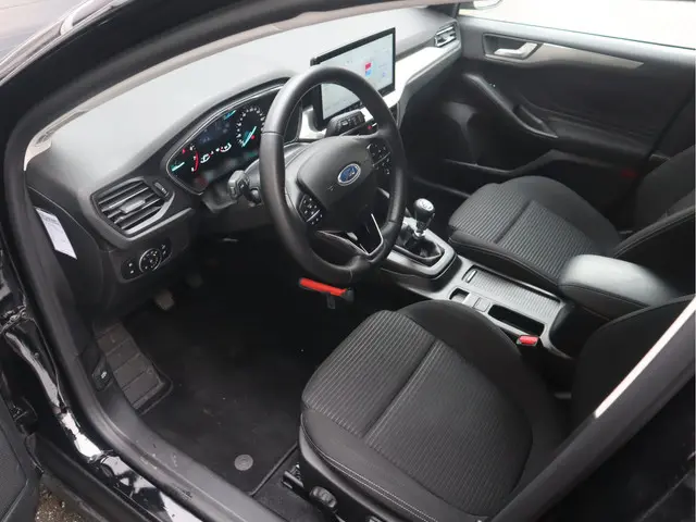 Ford Focus 1.0 EcoBoost Hybrid 2024 Hybride Benzine 12