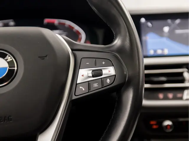 BMW 3 Serie 320i Sportline 2019 Benzine 21