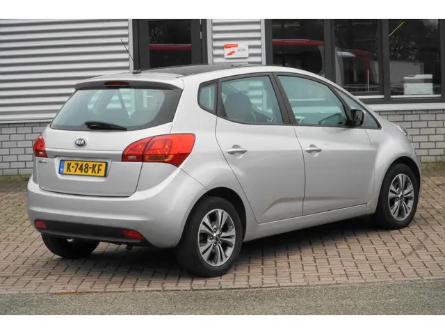 Kia Venga 1.6 CVVT AUTOMAAT PANO 2015 Benzine 9