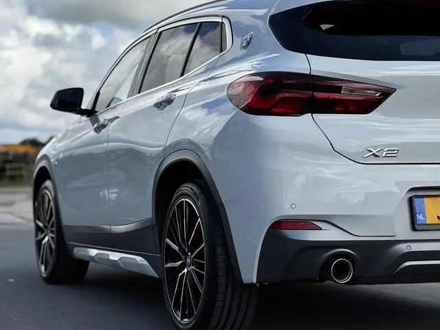 BMW X2 sDrive20i High Executive 2023 Benzine 24