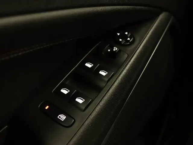 Opel Crossland 1.2 Turbo Elegance 2021 Benzine 24