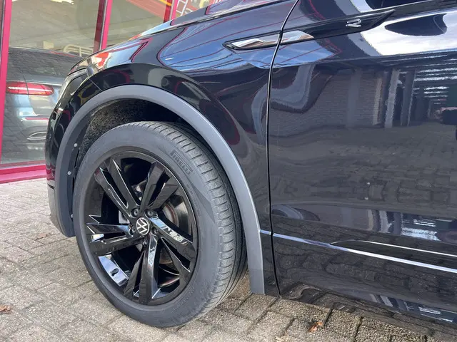 Volkswagen Tiguan 1.5 TSI R-Line Business+ 2023 Benzine 9