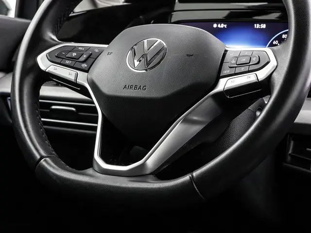 Volkswagen Golf 1.0 eTSI 110PK DSG Life 2023 Benzine 18