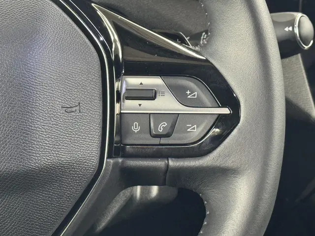 Peugeot 408 1.6 HYbrid GT 180 EAT8 2023 Hybride Benzine 28