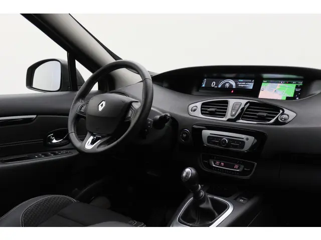 Renault Scénic 1.2 TCe Bose 2015 Benzine 31