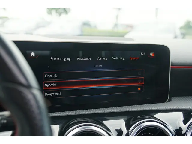 Mercedes-Benz A-Klasse 180 AMG Line 2020 Benzine 30