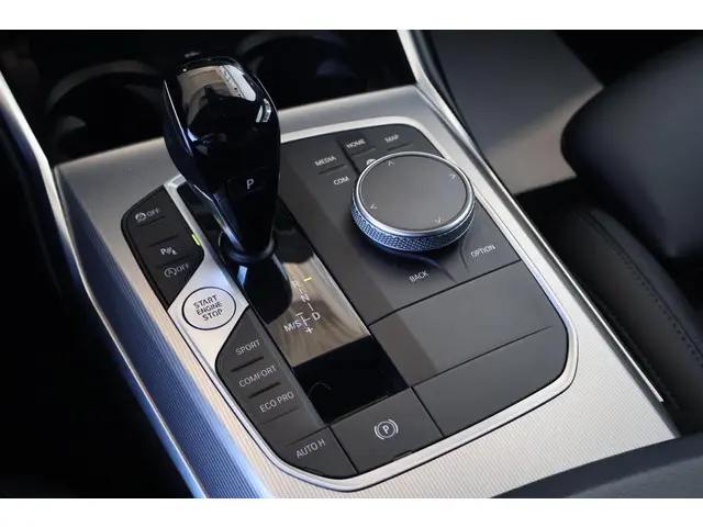 BMW 3 Serie Touring 318i Business Edition 2021 Benzine 20