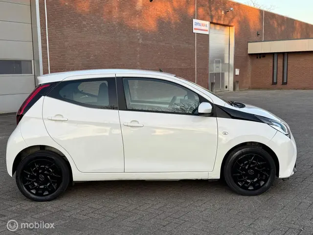 Toyota Aygo 1.0 VVT-i x-clusiv|NAP 2021 Benzine 6