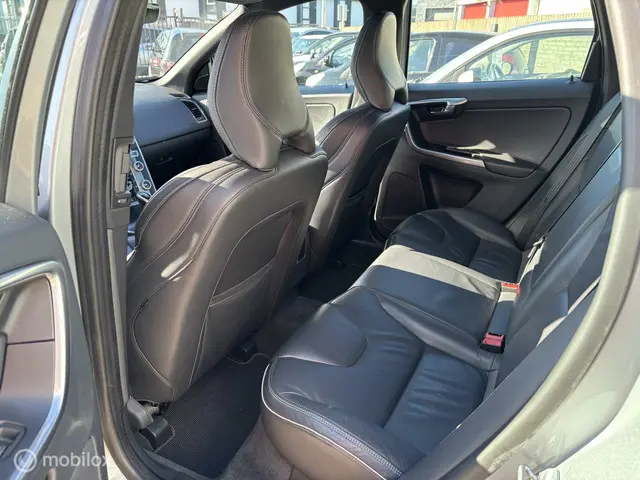 Volvo XC60 2.0 T5 FWD R-Design Summum 2014 Benzine 25