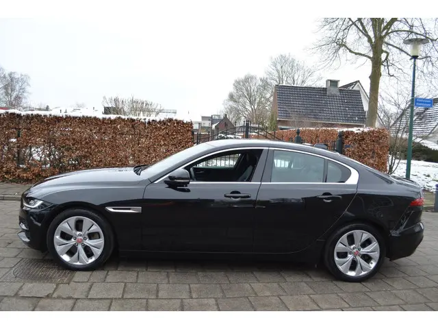 Jaguar XE 2