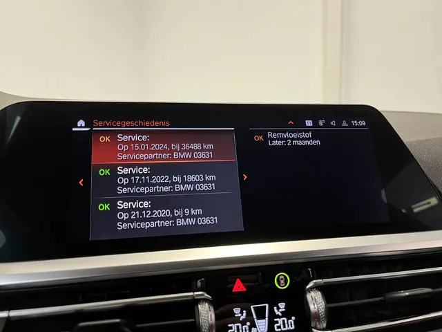 BMW 3 Serie 320i High Executive 2021 Benzine 26