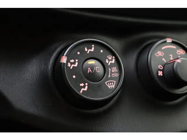 Toyota Yaris 1.0 VVT-i Now 2014 Benzine 19