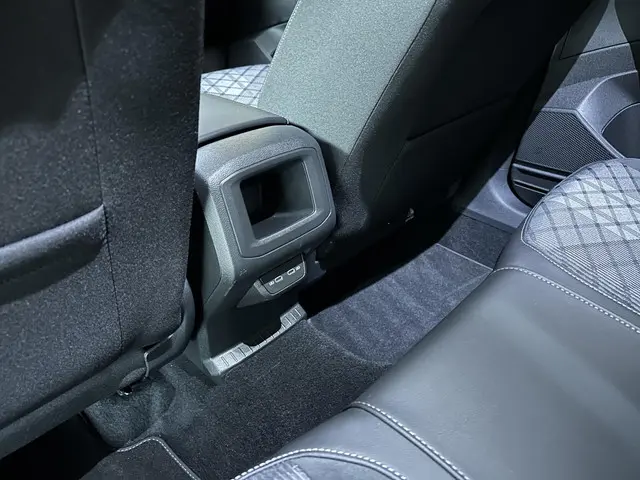 Volkswagen T-Cross 1.0 TSI R-Line Edition 2024 Benzine 7