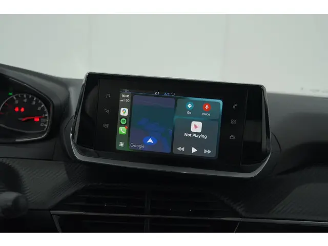 Peugeot 2008 PureTech 130 EAT8 Allure 2023 Benzine 51