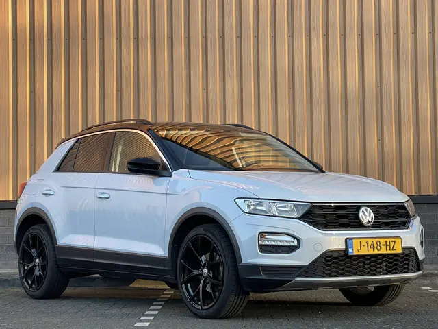 Volkswagen T-Roc 3