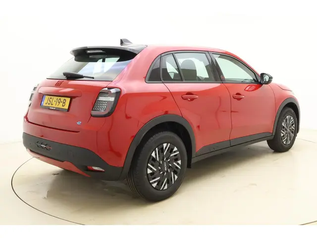 Fiat 600e RED 54 kWh 2025 Elektrisch 2