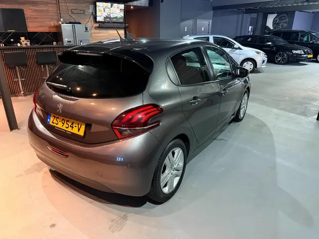 Peugeot 208 1.2 PureTech | Signature |NAP | 2019 Benzine 24