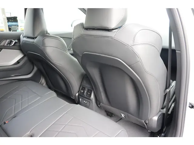 BMW 1 Serie 120 M Sport Design Edition 2025 Benzine 12