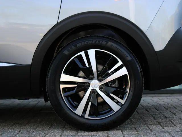 Peugeot 5008 1.2 Hybrid GT 2024 Benzine 27
