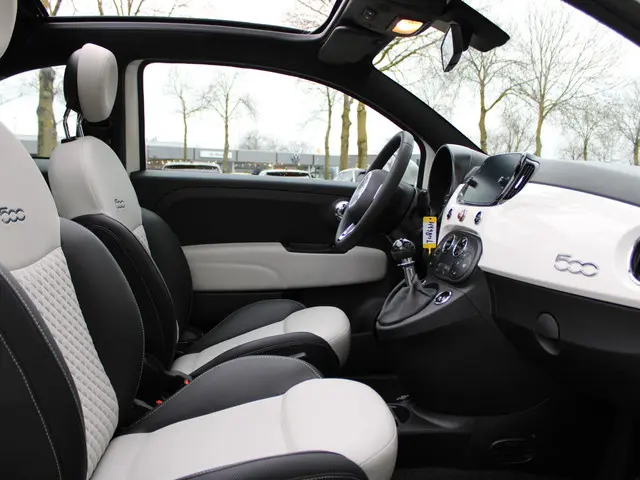 Fiat 500C 1.0 Hybrid Dolcevita 2023 Benzine 7