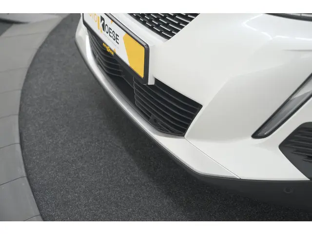 Peugeot 2008 PureTech 130 Allure 2020 Benzine 15